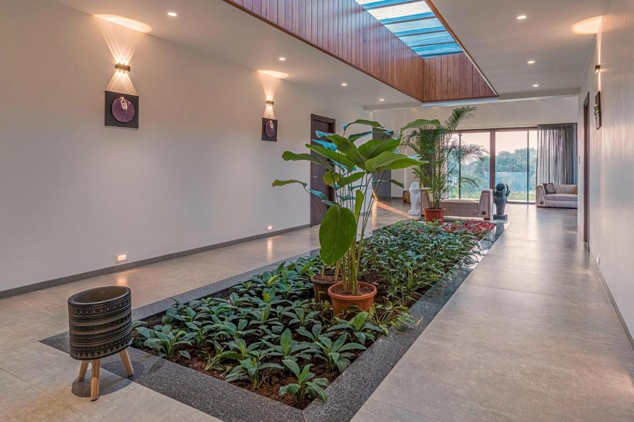 Stayvista'S Le Bon Horizon - Hillside Elegance With Chic Interiors, Poolside Serenity & Picturesque Gazebo - Proximity To Sula Nashik Buitenkant foto