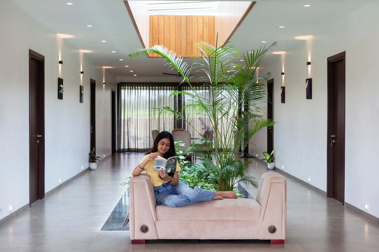 Stayvista'S Le Bon Horizon - Hillside Elegance With Chic Interiors, Poolside Serenity & Picturesque Gazebo - Proximity To Sula Nashik Buitenkant foto