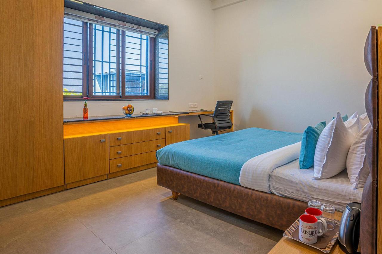 Stayvista'S Le Bon Horizon - Hillside Elegance With Chic Interiors, Poolside Serenity & Picturesque Gazebo - Proximity To Sula Nashik Buitenkant foto