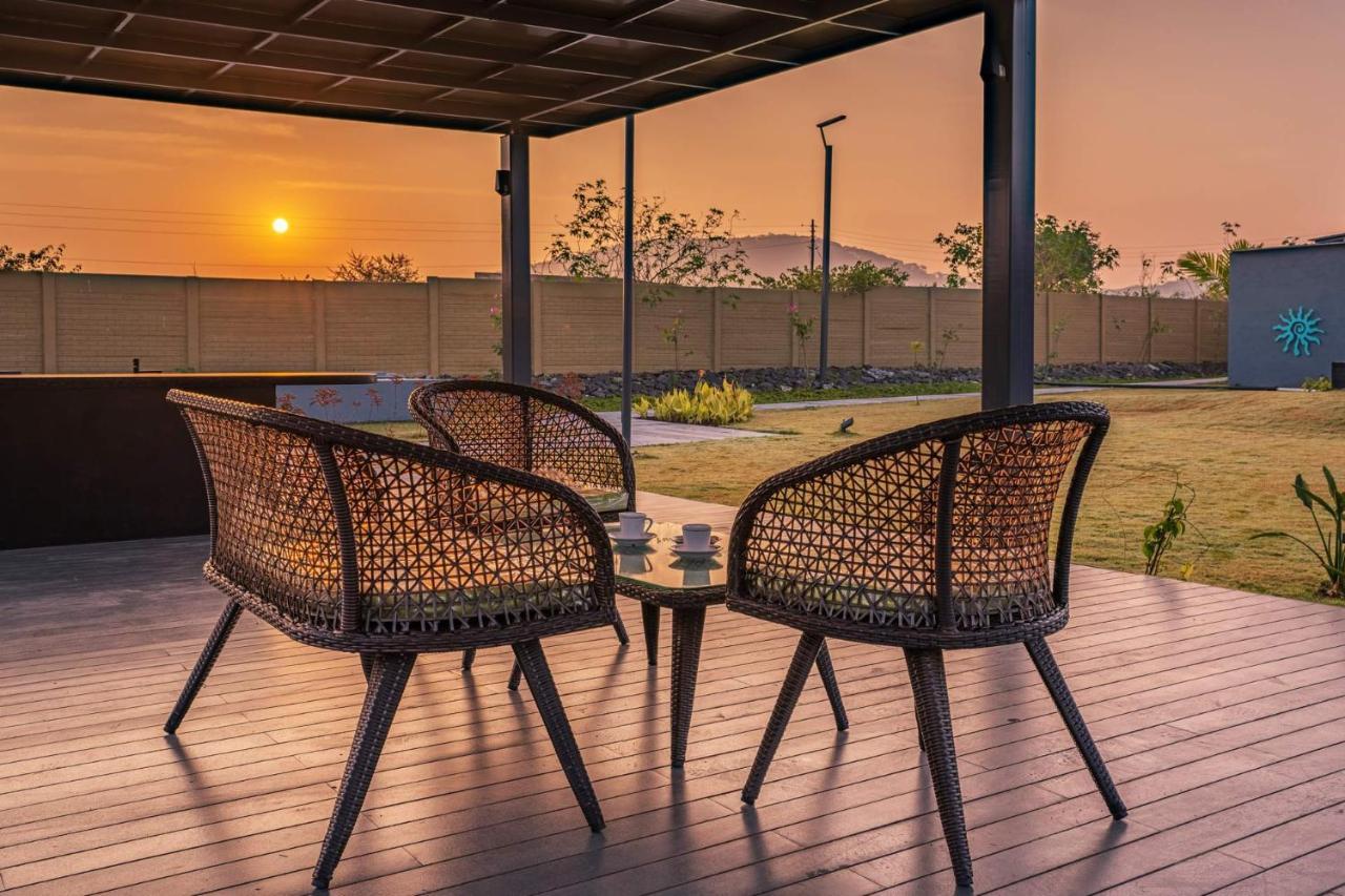 Stayvista'S Le Bon Horizon - Hillside Elegance With Chic Interiors, Poolside Serenity & Picturesque Gazebo - Proximity To Sula Nashik Buitenkant foto