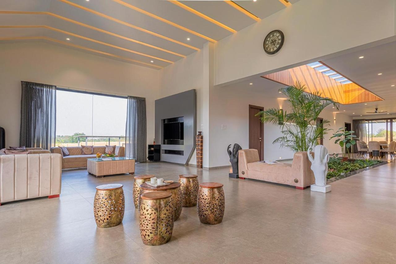 Stayvista'S Le Bon Horizon - Hillside Elegance With Chic Interiors, Poolside Serenity & Picturesque Gazebo - Proximity To Sula Nashik Buitenkant foto